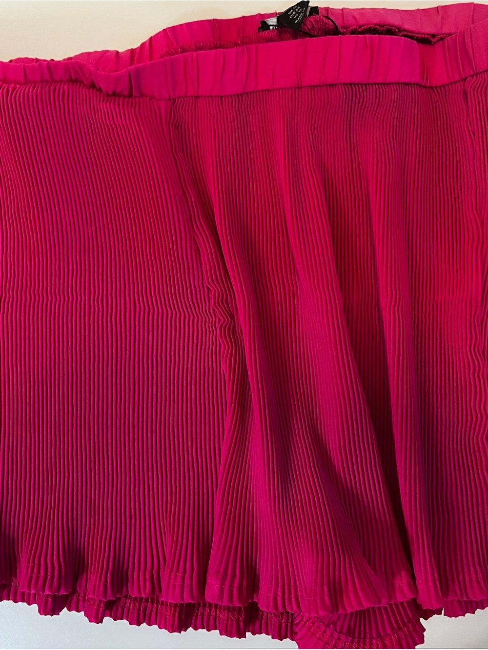 PrettyLittleThing Hot Pink Pleated Shorts